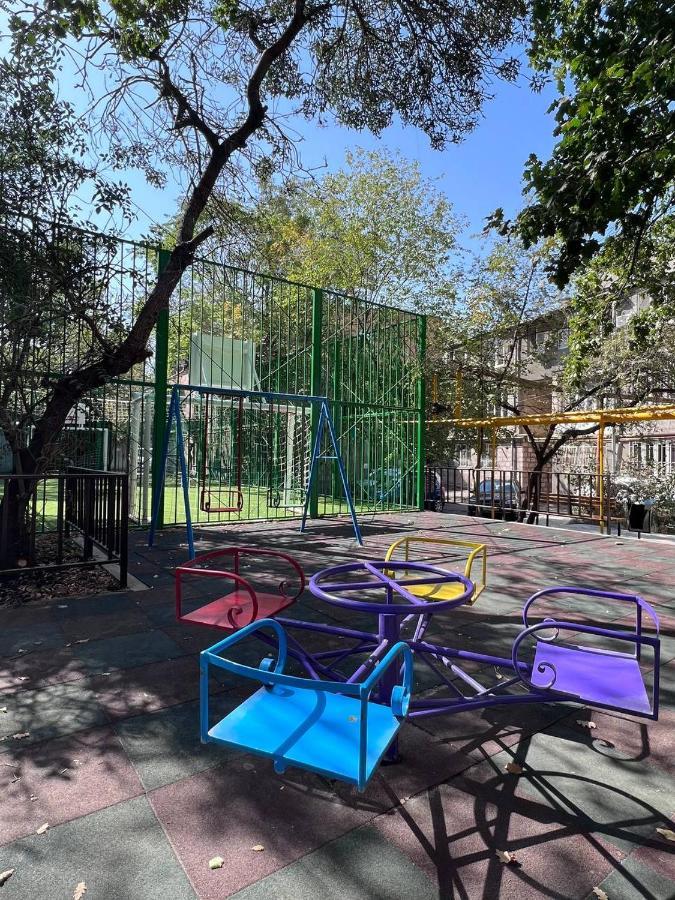 Vernisaj Apt At Republic Square & Ruben Tours يريفان المظهر الخارجي الصورة