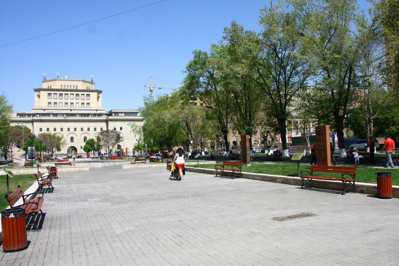 Vernisaj Apt At Republic Square & Ruben Tours يريفان المظهر الخارجي الصورة